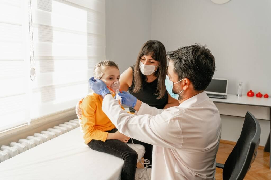 Consultation par un médecin de l'asthme pour un enfant