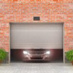 ouverture d'une porte de garage avec un véhicule