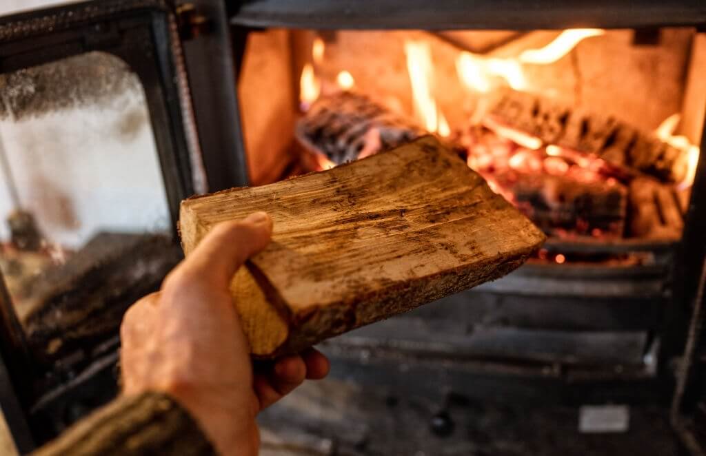 choisir le chauffage avec du bois, cheminée ou poêle
