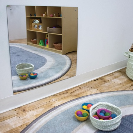 La sécurité offerte par le miroir en plexiglass est d'une importance encore plus grande lorsqu'il s'agit de concevoir un espace sûr pour les enfants