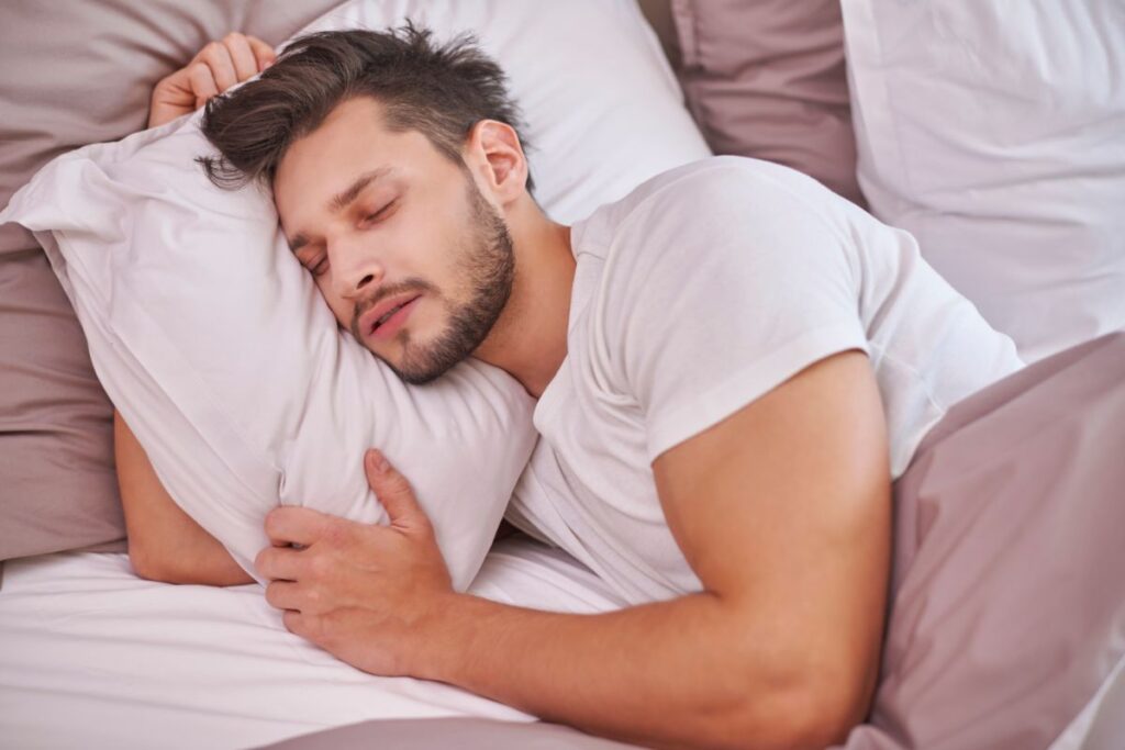 La position latérale est celle qui laisse le mieux circuler l’air, c’est donc la position la plus conseillée à la belle saison