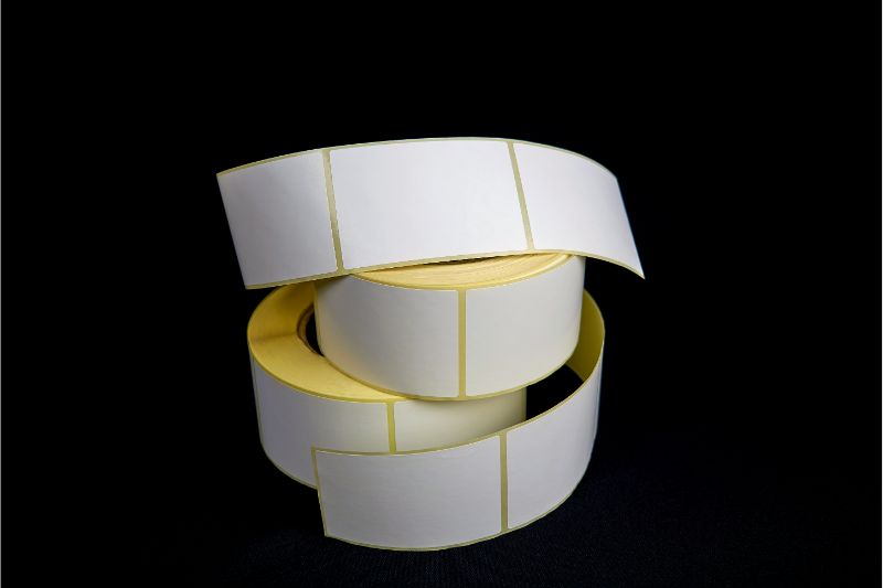procédez à l'étiquetage de chaque carton ou objet avec une description claire de son contenu.