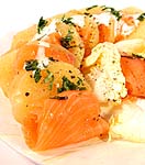 Accordéon de saumon fumé aux pommes de terre vapeur Accordéon de saumon fumé aux pommes de terre vapeur