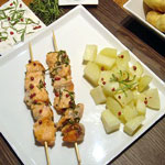 Brochettes filet de truite aux baies roses Brochettes filet de truite aux baies roses