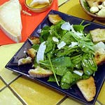 Salade de jeunes pousses d'épinards au parmesan Salade de jeunes pousses d'épinards au parmesan